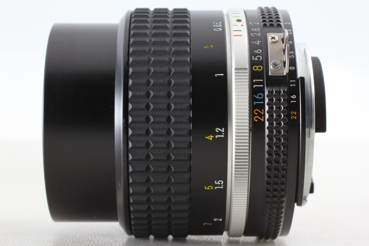 "UNUSED" Nikon Ai-s Nikkor 85mm f/2 Portrait Lens for FM2 F3 From JAPAN #5126
