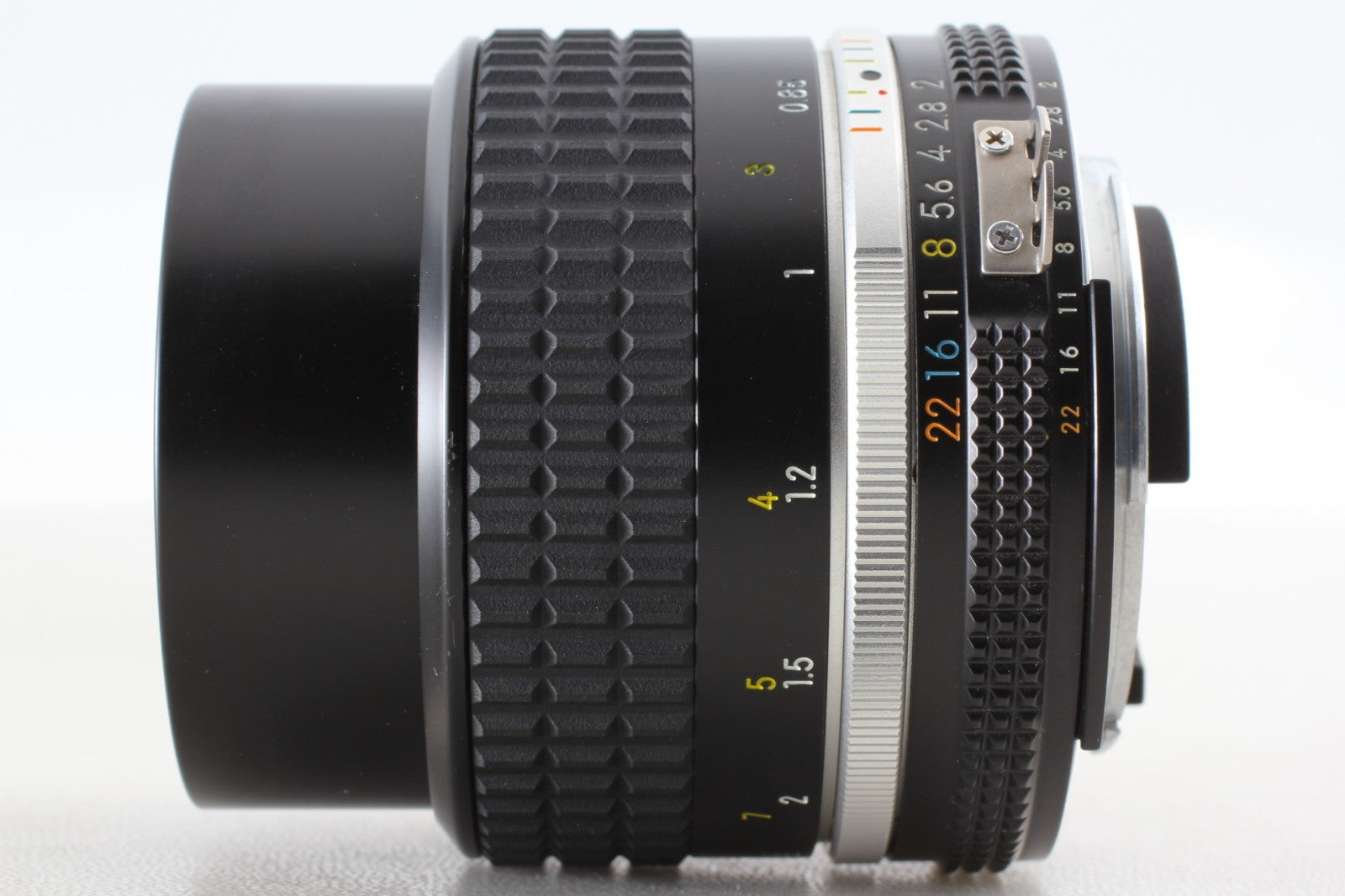 "UNUSED" Nikon Ai-s Nikkor 85mm f/2 Portrait Lens for FM2 F3 From JAPAN #5126