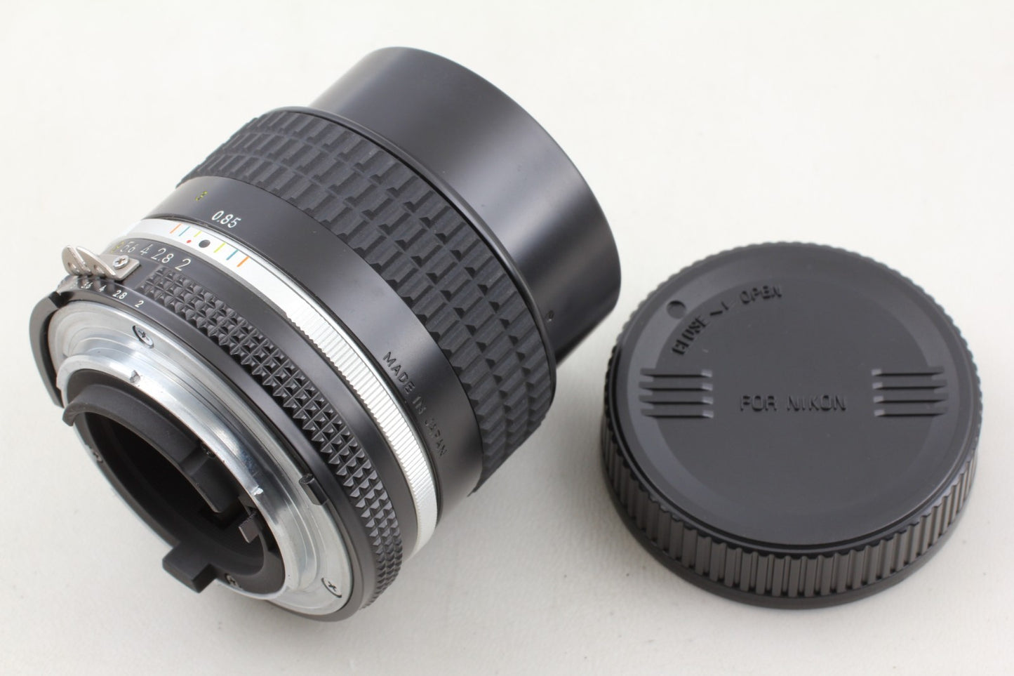 "UNUSED" Nikon Ai-s Nikkor 85mm f/2 Portrait Lens for FM2 F3 From JAPAN #5126