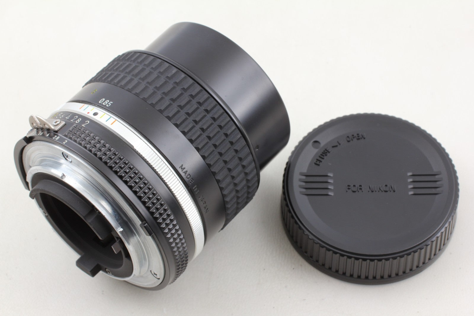 "UNUSED" Nikon Ai-s Nikkor 85mm f/2 Portrait Lens for FM2 F3 From JAPAN #5126
