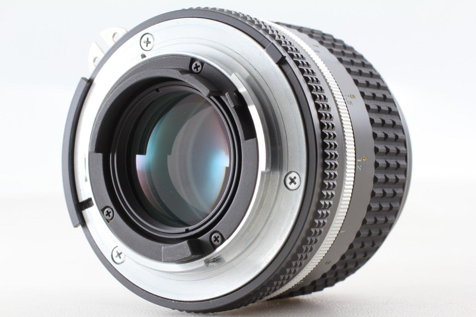 "UNUSED" Nikon Ai-s Nikkor 85mm f/2 Portrait Lens for FM2 F3 From JAPAN #5126