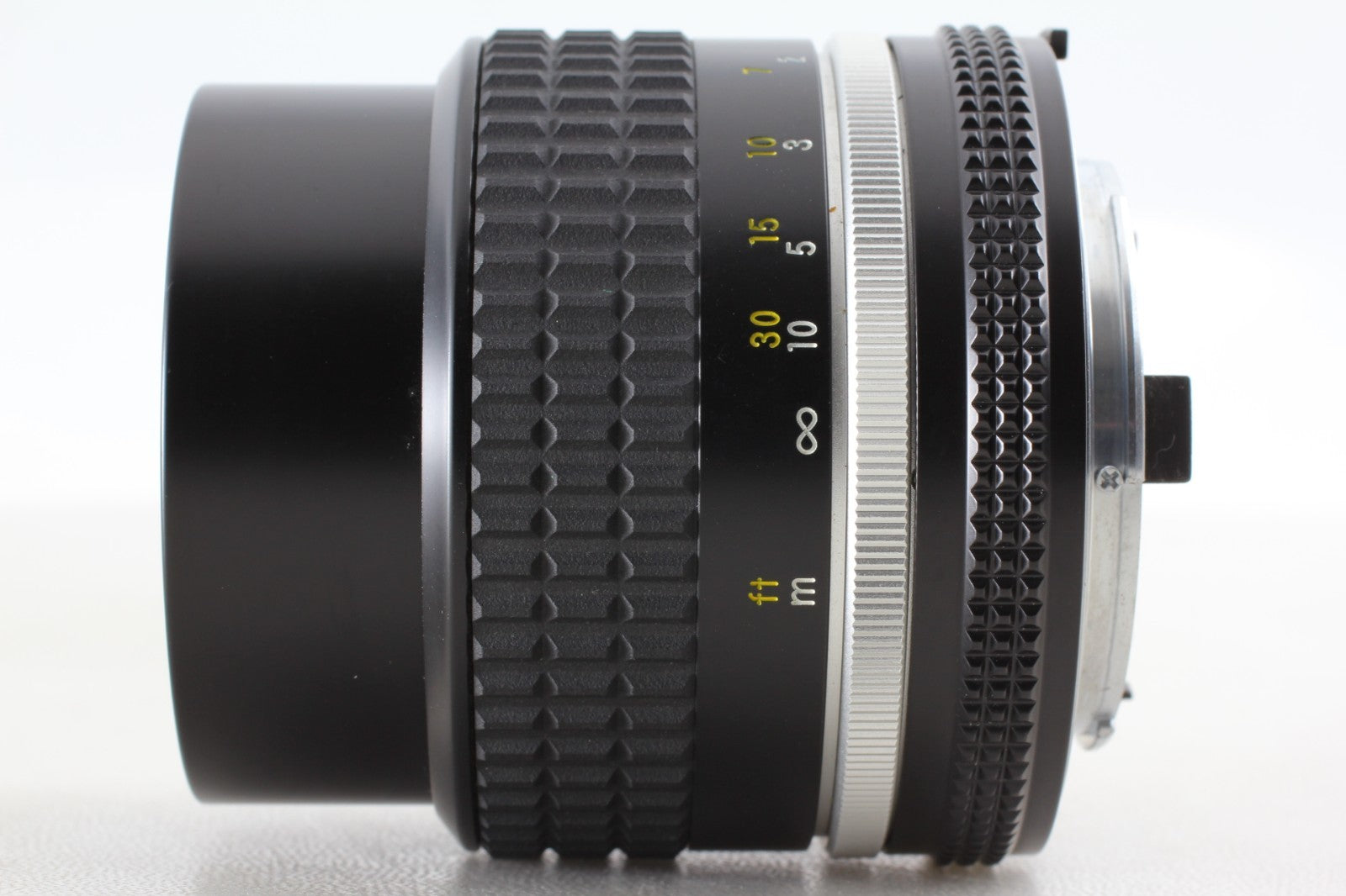 "UNUSED" Nikon Ai-s Nikkor 85mm f/2 Portrait Lens for FM2 F3 From JAPAN #5126